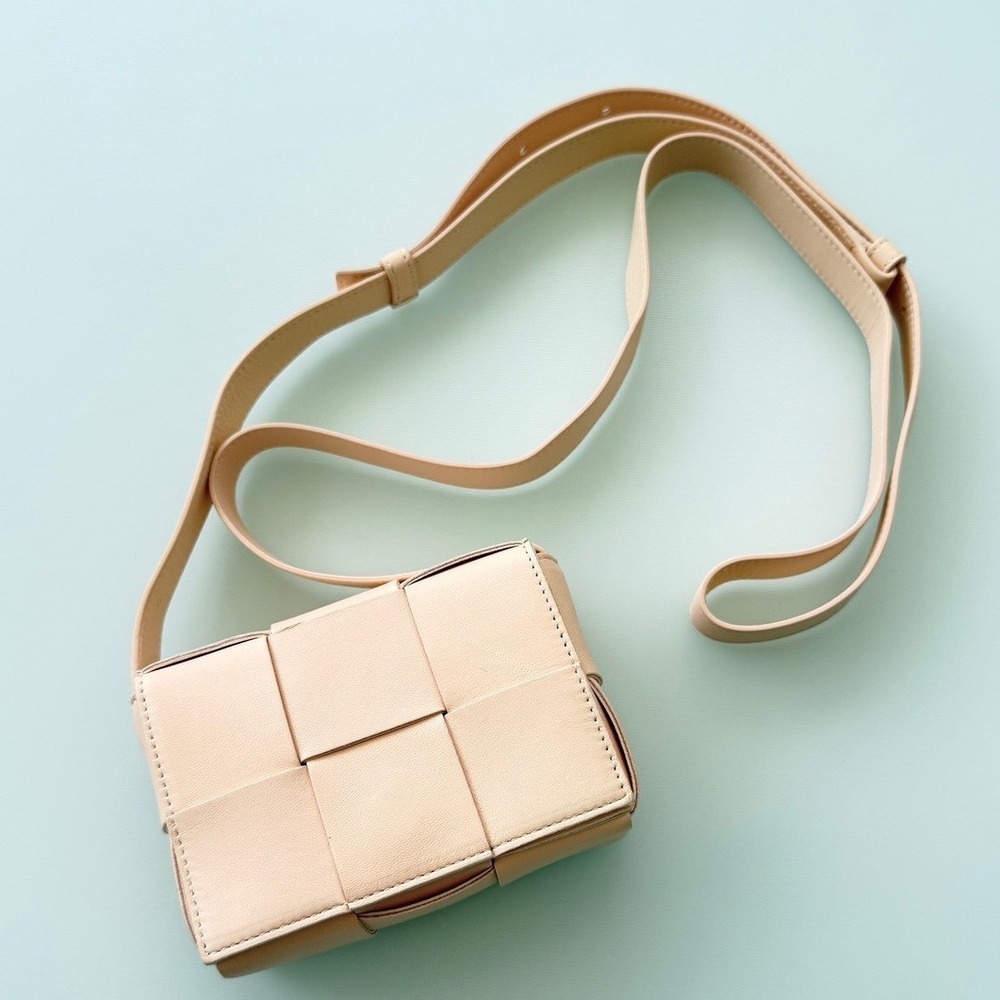 Bottega‎ Veneta Cassette Wallet on Strap Pink Maxi Intrecciato Leather 667048